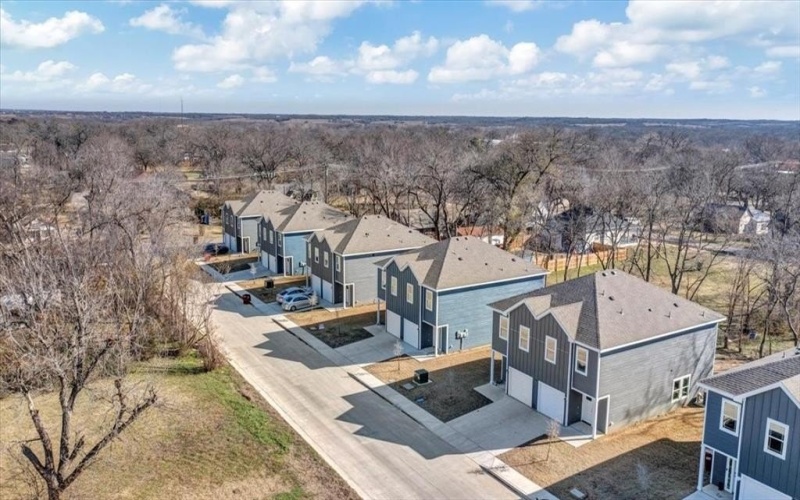 400-414 E 7th Street, Bonham, TX 75418, 6 Habitaciones Habitaciones , ,5 BañosBaños,Residential Multi Family,En Venta,400-414 E 7th Street,20819682