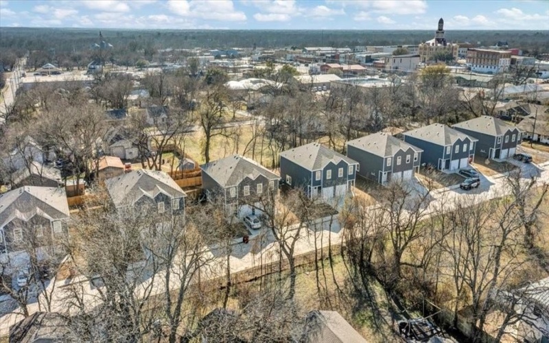 400-414 E 7th Street, Bonham, TX 75418, 6 Habitaciones Habitaciones , ,5 BañosBaños,Residential Multi Family,En Venta,400-414 E 7th Street,20819682