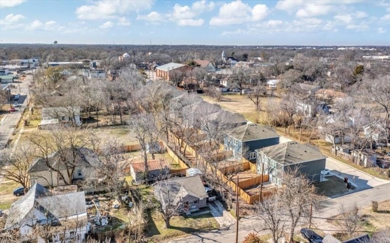 400-414 E 7th Street, Bonham, TX 75418, 6 Habitaciones Habitaciones , ,5 BañosBaños,Residential Multi Family,En Venta,400-414 E 7th Street,20819682