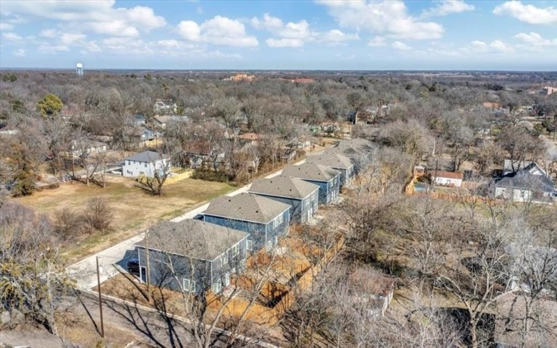 400-414 E 7th Street, Bonham, TX 75418, 6 Habitaciones Habitaciones , ,5 BañosBaños,Residential Multi Family,En Venta,400-414 E 7th Street,20819682