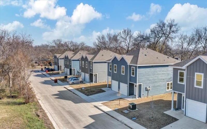 400-414 E 7th Street, Bonham, TX 75418, 6 Habitaciones Habitaciones , ,5 BañosBaños,Residential Multi Family,En Venta,400-414 E 7th Street,20819682