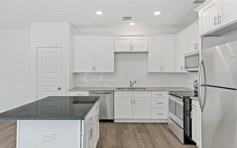 400-414 E 7th Street, Bonham, TX 75418, 6 Habitaciones Habitaciones , ,5 BañosBaños,Residential Multi Family,En Venta,400-414 E 7th Street,20819682