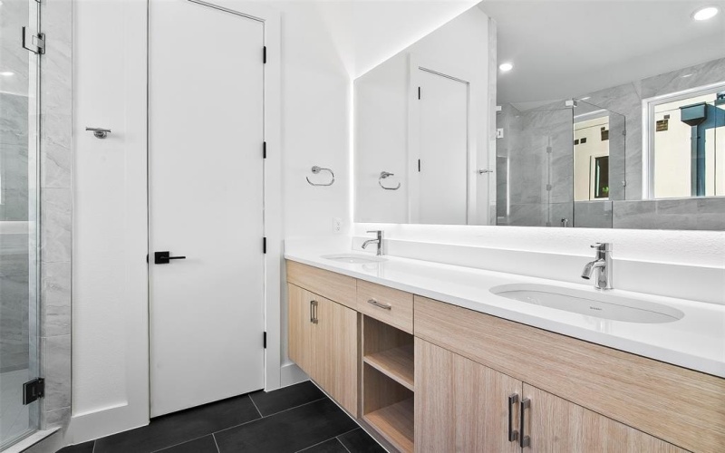 2908 Hawthorne Avenue #102, Dallas, TX 75219, 2 Bedrooms Bedrooms, ,2 BathroomsBathrooms,Residential,For Sale,2908 Hawthorne Avenue,20820996