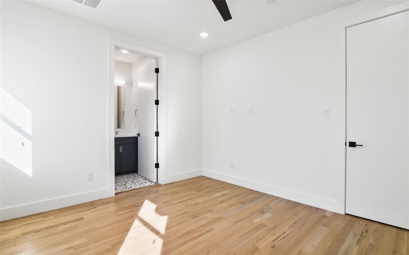 2908 Hawthorne Avenue #102, Dallas, TX 75219, 2 Bedrooms Bedrooms, ,2 BathroomsBathrooms,Residential,For Sale,2908 Hawthorne Avenue,20820996