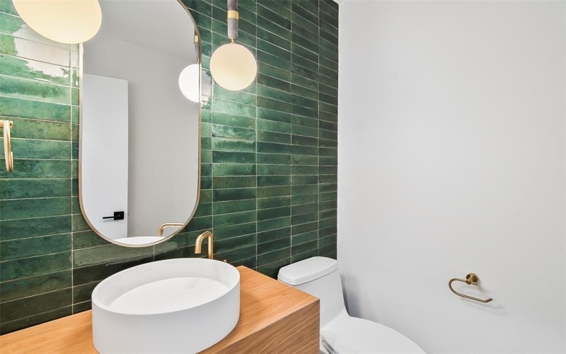 2908 Hawthorne Avenue #102, Dallas, TX 75219, 2 Bedrooms Bedrooms, ,2 BathroomsBathrooms,Residential,For Sale,2908 Hawthorne Avenue,20820996