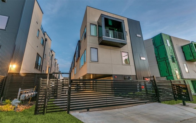 2908 Hawthorne Avenue #102, Dallas, TX 75219, 2 Bedrooms Bedrooms, ,2 BathroomsBathrooms,Residential,For Sale,2908 Hawthorne Avenue,20820996