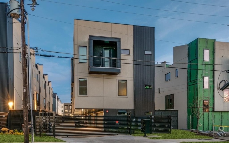 2908 Hawthorne Avenue #102, Dallas, TX 75219, 2 Bedrooms Bedrooms, ,2 BathroomsBathrooms,Residential,For Sale,2908 Hawthorne Avenue,20820996