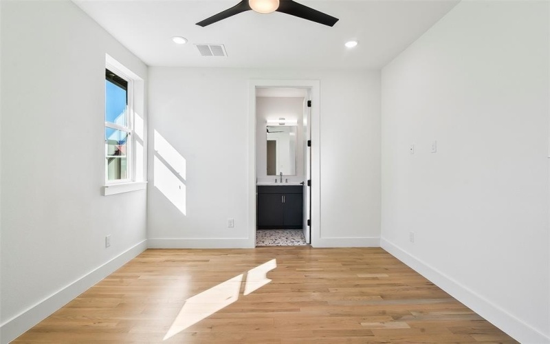 2908 Hawthorne Avenue #102, Dallas, TX 75219, 2 Bedrooms Bedrooms, ,2 BathroomsBathrooms,Residential,For Sale,2908 Hawthorne Avenue,20820996