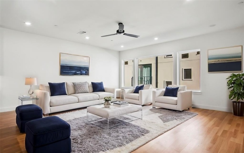 2908 Hawthorne Avenue #102, Dallas, TX 75219, 2 Bedrooms Bedrooms, ,2 BathroomsBathrooms,Residential,For Sale,2908 Hawthorne Avenue,20820996