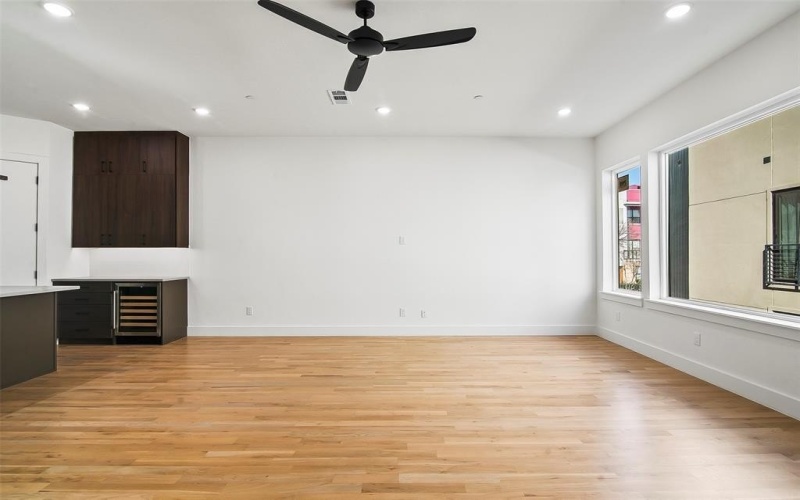 2908 Hawthorne Avenue #102, Dallas, TX 75219, 2 Bedrooms Bedrooms, ,2 BathroomsBathrooms,Residential,For Sale,2908 Hawthorne Avenue,20820996