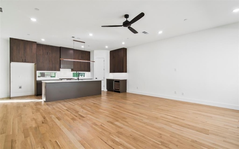 2908 Hawthorne Avenue #102, Dallas, TX 75219, 2 Bedrooms Bedrooms, ,2 BathroomsBathrooms,Residential,For Sale,2908 Hawthorne Avenue,20820996