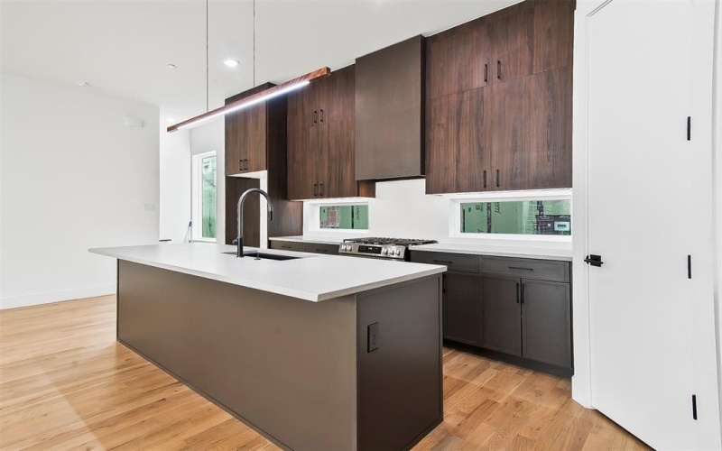 2908 Hawthorne Avenue #102, Dallas, TX 75219, 2 Bedrooms Bedrooms, ,2 BathroomsBathrooms,Residential,For Sale,2908 Hawthorne Avenue,20820996