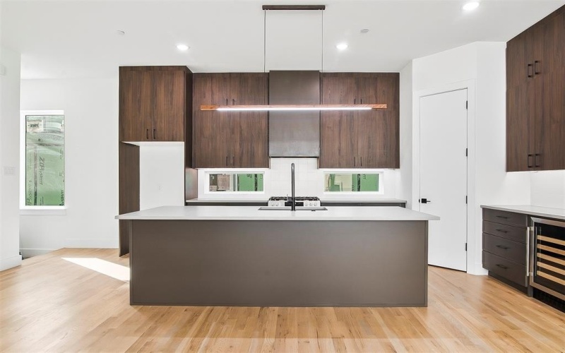 2908 Hawthorne Avenue #102, Dallas, TX 75219, 2 Bedrooms Bedrooms, ,2 BathroomsBathrooms,Residential,For Sale,2908 Hawthorne Avenue,20820996