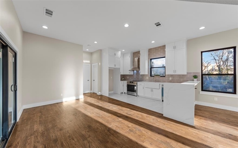 548 Faulk Street, Dallas, TX 75203, 3 Bedrooms Bedrooms, ,2 BathroomsBathrooms,Residential,For Sale,548 Faulk Street,20818194