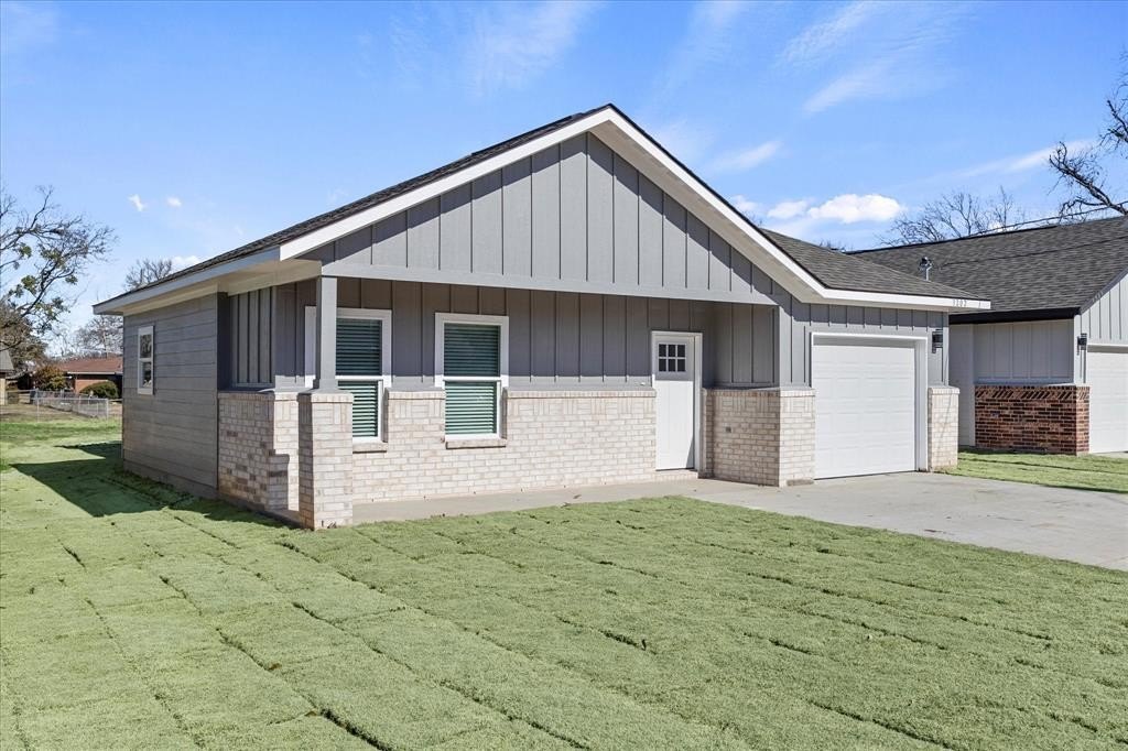 3202 Poplar Street, Greenville, TX 75402, 3 Bedrooms Bedrooms, ,2 BathroomsBathrooms,Residential,For Sale,3202 Poplar Street,20825592