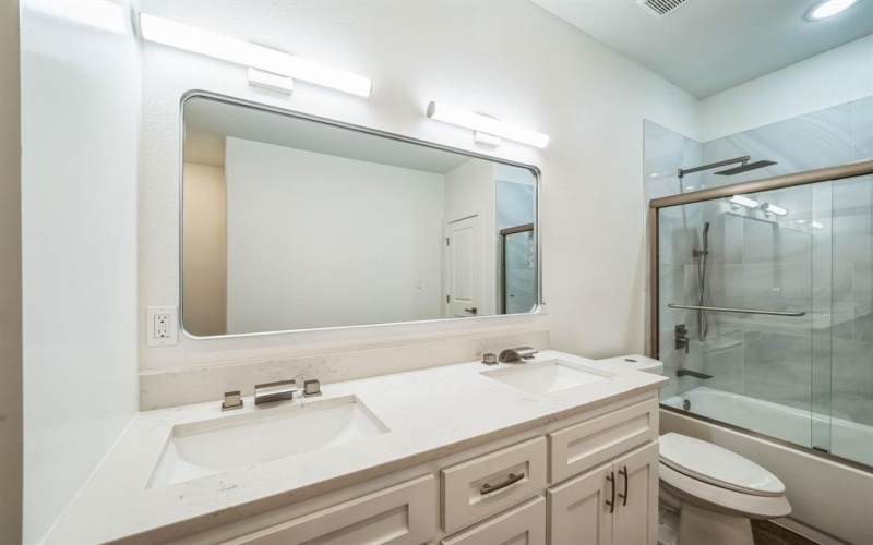 5912 Tin Top Highway, Granbury, TX 76048, 3 Bedrooms Bedrooms, ,2 BathroomsBathrooms,Residential,For Sale,5912 Tin Top Highway,20825602
