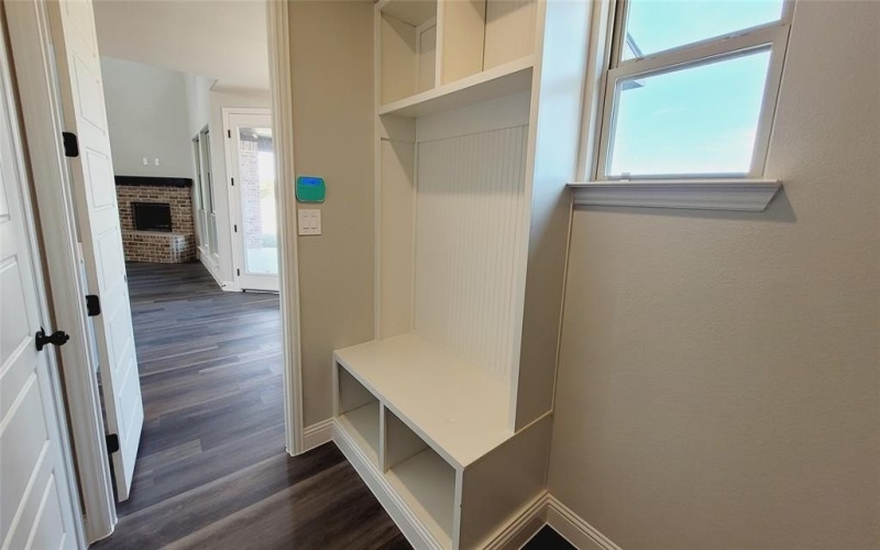 6831 Hayes Road, Midlothian, TX 76065, 5 Bedrooms Bedrooms, ,3 BathroomsBathrooms,Residential,For Sale,6831 Hayes Road,20826008