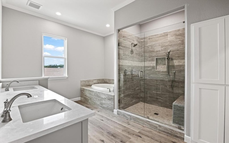 5128 Country Club, Granbury, TX 76049, 4 Bedrooms Bedrooms, ,3 BathroomsBathrooms,Residential,For Sale,5128 Country Club,20823303