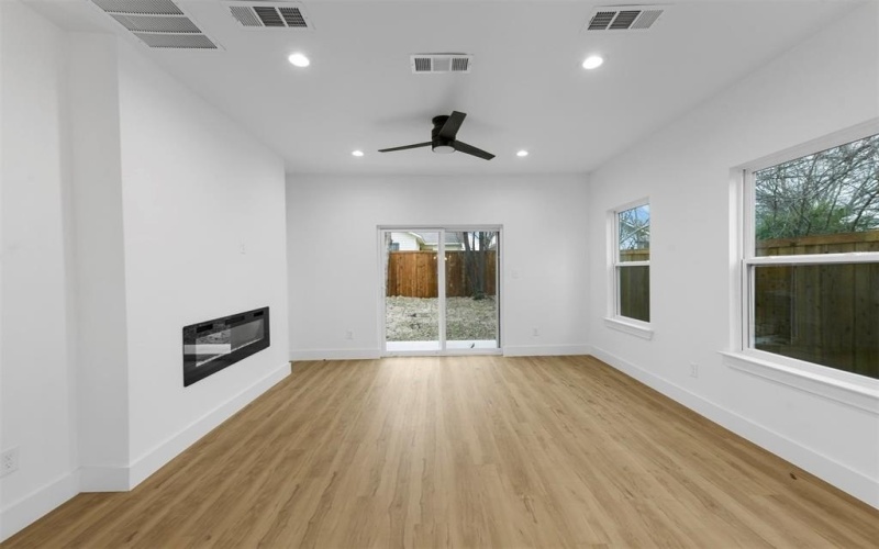 4519 Metropolitan Avenue, Dallas, TX 75210, 4 Habitaciones Habitaciones , ,2 BañosBaños,Residential,En Venta,4519 Metropolitan Avenue,20823505