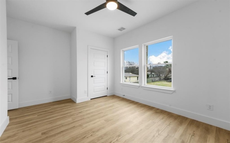 4519 Metropolitan Avenue, Dallas, TX 75210, 4 Habitaciones Habitaciones , ,2 BañosBaños,Residential,En Venta,4519 Metropolitan Avenue,20823505