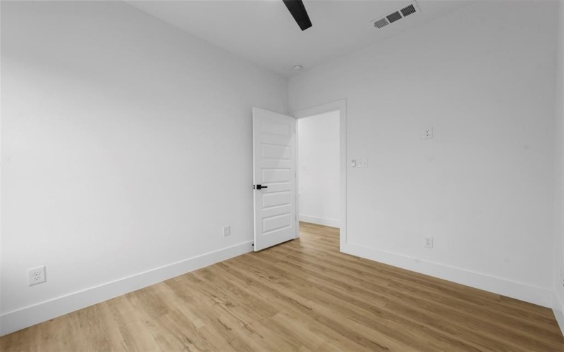 4519 Metropolitan Avenue, Dallas, TX 75210, 4 Habitaciones Habitaciones , ,2 BañosBaños,Residential,En Venta,4519 Metropolitan Avenue,20823505