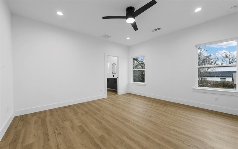 4519 Metropolitan Avenue, Dallas, TX 75210, 4 Habitaciones Habitaciones , ,2 BañosBaños,Residential,En Venta,4519 Metropolitan Avenue,20823505