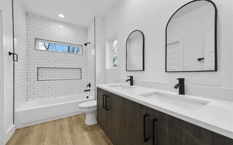 4519 Metropolitan Avenue, Dallas, TX 75210, 4 Habitaciones Habitaciones , ,2 BañosBaños,Residential,En Venta,4519 Metropolitan Avenue,20823505