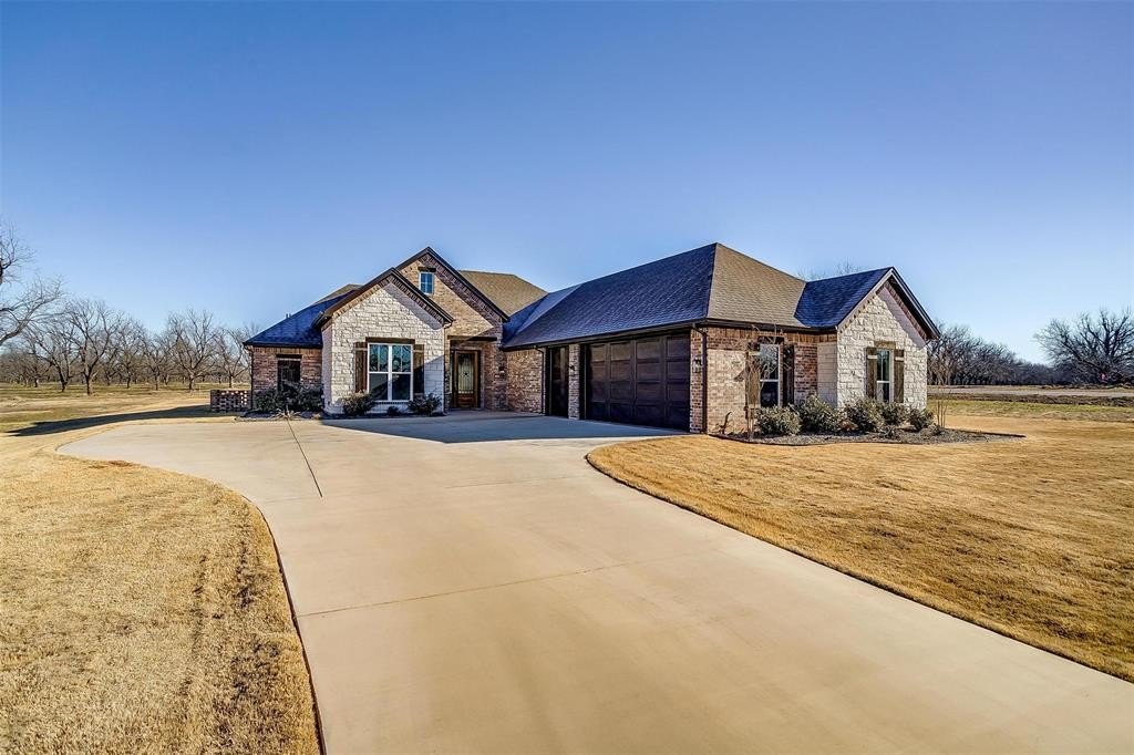 2217 Middlewood Circle, Granbury, TX 76049, 3 Bedrooms Bedrooms, ,2 BathroomsBathrooms,Residential,For Sale,2217 Middlewood Circle,20824741
