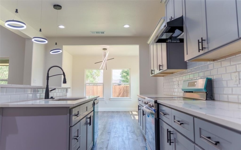 2013 Parker Place, Corsicana, TX 75110, 4 Habitaciones Habitaciones , ,2 BañosBaños,Residential,En Venta,2013 Parker Place,20829456