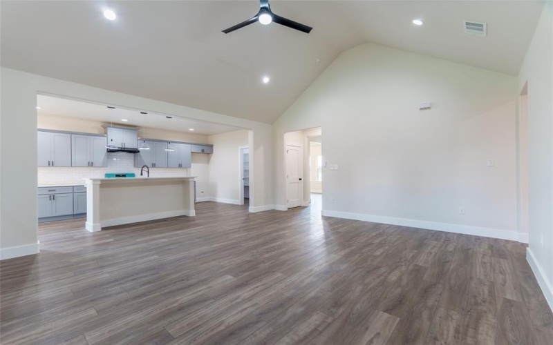 2013 Parker Place, Corsicana, TX 75110, 4 Habitaciones Habitaciones , ,2 BañosBaños,Residential,En Venta,2013 Parker Place,20829456