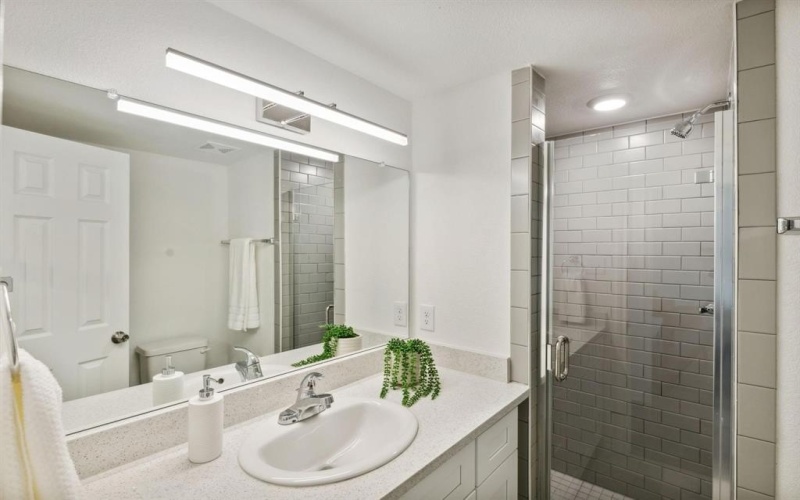 11222 Park Central Place #D, Dallas, TX 75230, 2 Bedrooms Bedrooms, ,2 BathroomsBathrooms,Residential,For Sale,11222 Park Central Place,20826642