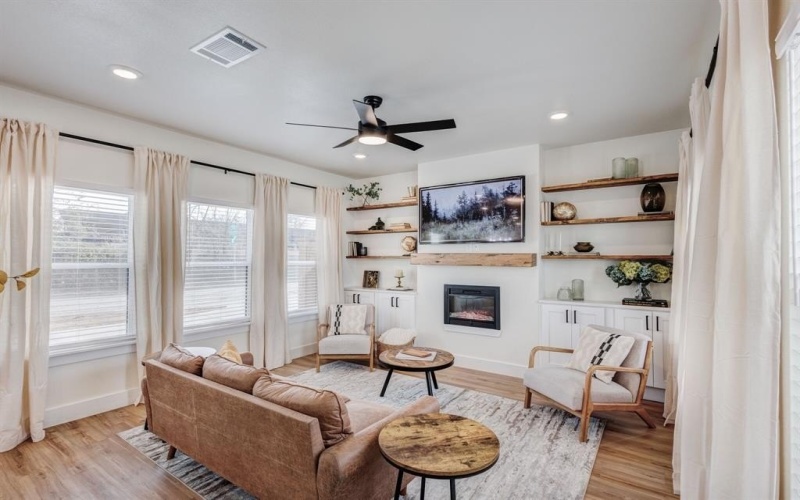 3230 6th Avenue, Fort Worth, TX 76110, 4 Bedrooms Bedrooms, ,2 BathroomsBathrooms,Residential,For Sale,3230 6th Avenue,20826681