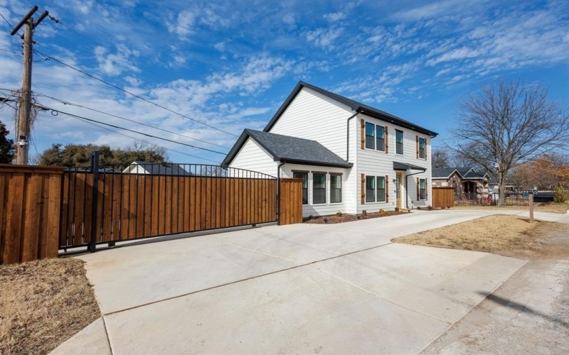 3230 6th Avenue, Fort Worth, TX 76110, 4 Bedrooms Bedrooms, ,2 BathroomsBathrooms,Residential,For Sale,3230 6th Avenue,20826681