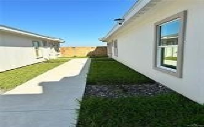 1412 Lore Drive, Weslaco, TX 78599, 8 Habitaciones Habitaciones , ,8 BañosBaños,Residential Multi Family,En Venta,1412 Lore Drive,20826838