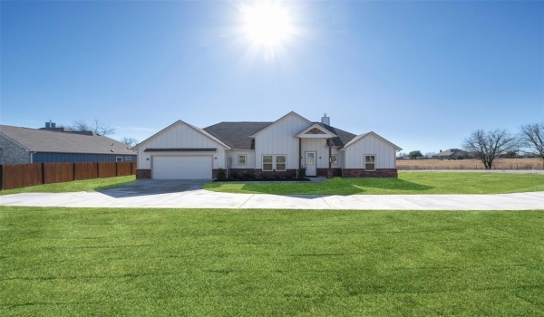 1001 Don Eve Court, Azle, TX 76020, 4 Bedrooms Bedrooms, ,2 BathroomsBathrooms,Residential,For Sale,1001 Don Eve Court,20826977