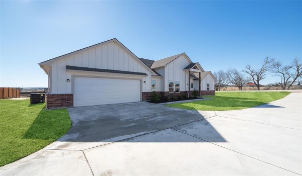 1001 Don Eve Court, Azle, TX 76020, 4 Bedrooms Bedrooms, ,2 BathroomsBathrooms,Residential,For Sale,1001 Don Eve Court,20826977