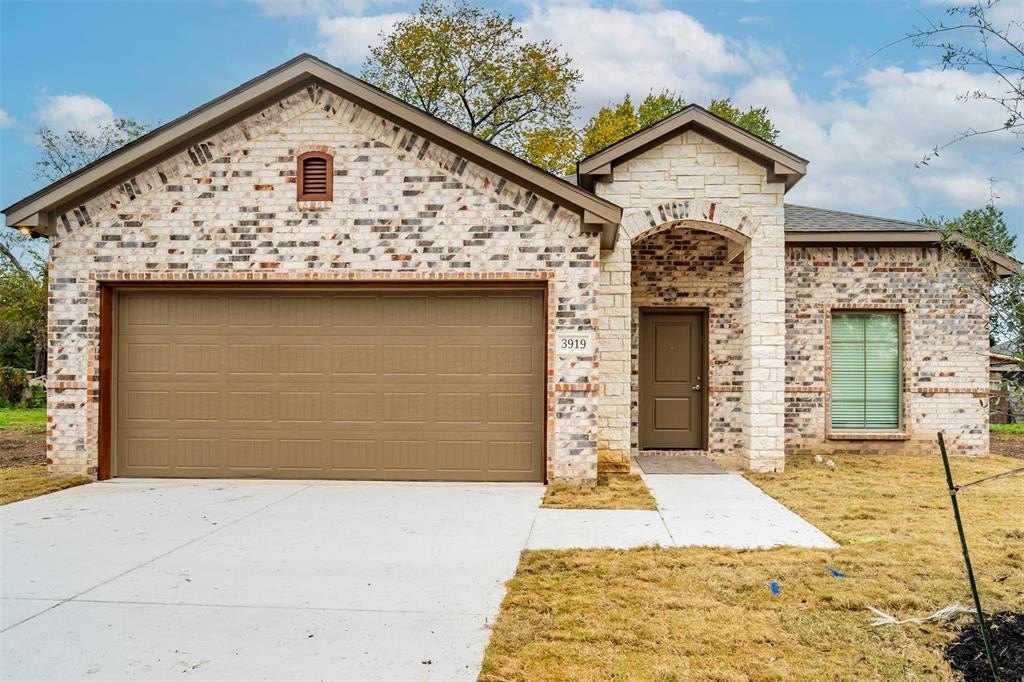 3919 Polly Street, Dallas, TX 75210, 4 Bedrooms Bedrooms, ,2 BathroomsBathrooms,Residential,For Sale,3919 Polly Street,20827222