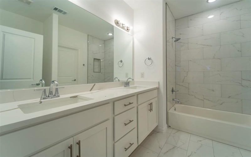 3919 Polly Street, Dallas, TX 75210, 4 Bedrooms Bedrooms, ,2 BathroomsBathrooms,Residential,For Sale,3919 Polly Street,20827222