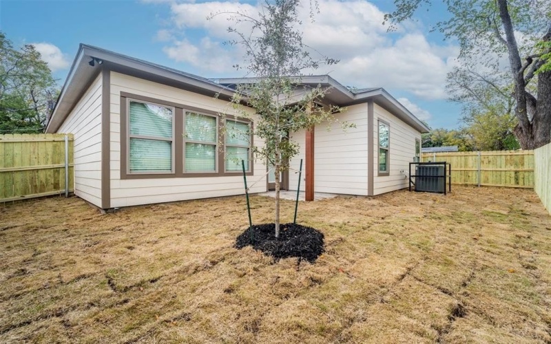 3919 Polly Street, Dallas, TX 75210, 4 Bedrooms Bedrooms, ,2 BathroomsBathrooms,Residential,For Sale,3919 Polly Street,20827222