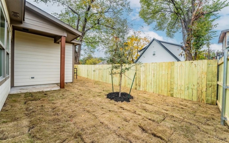 3919 Polly Street, Dallas, TX 75210, 4 Bedrooms Bedrooms, ,2 BathroomsBathrooms,Residential,For Sale,3919 Polly Street,20827222