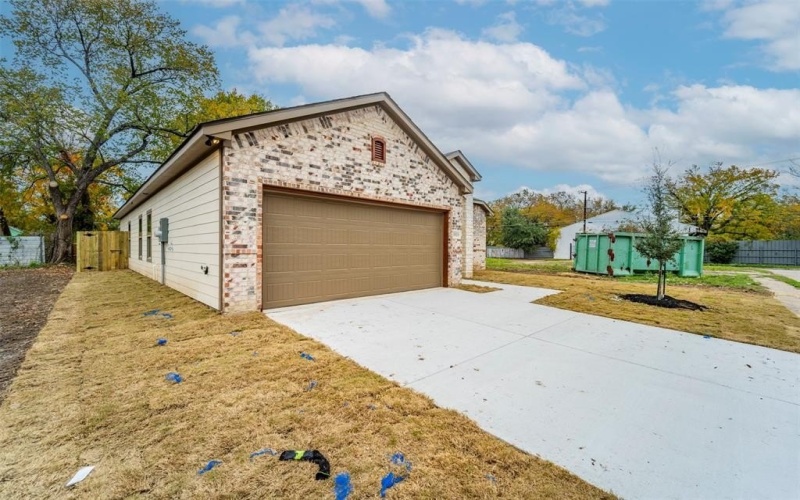 3919 Polly Street, Dallas, TX 75210, 4 Bedrooms Bedrooms, ,2 BathroomsBathrooms,Residential,For Sale,3919 Polly Street,20827222