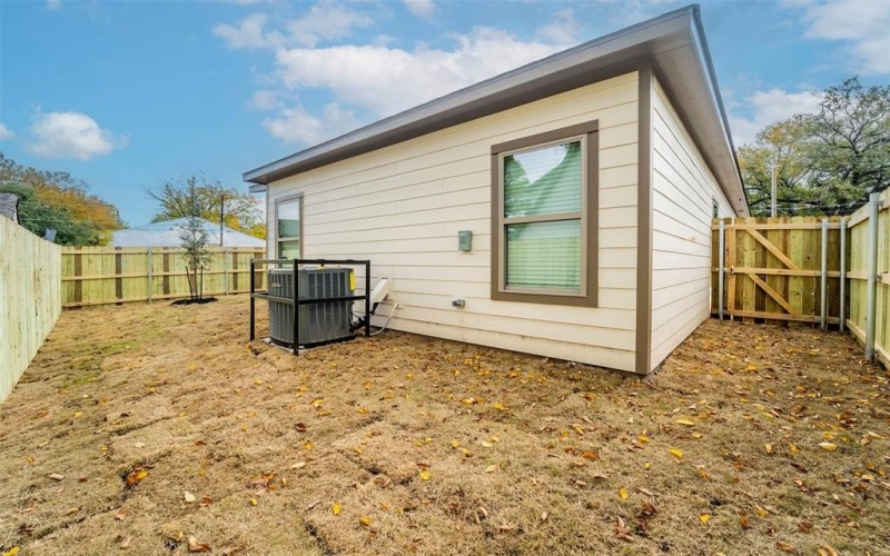 3919 Polly Street, Dallas, TX 75210, 4 Bedrooms Bedrooms, ,2 BathroomsBathrooms,Residential,For Sale,3919 Polly Street,20827222
