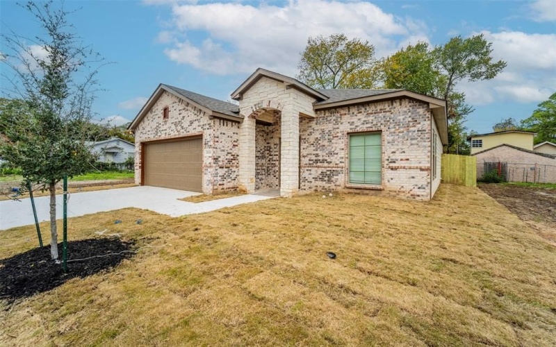 3919 Polly Street, Dallas, TX 75210, 4 Bedrooms Bedrooms, ,2 BathroomsBathrooms,Residential,For Sale,3919 Polly Street,20827222