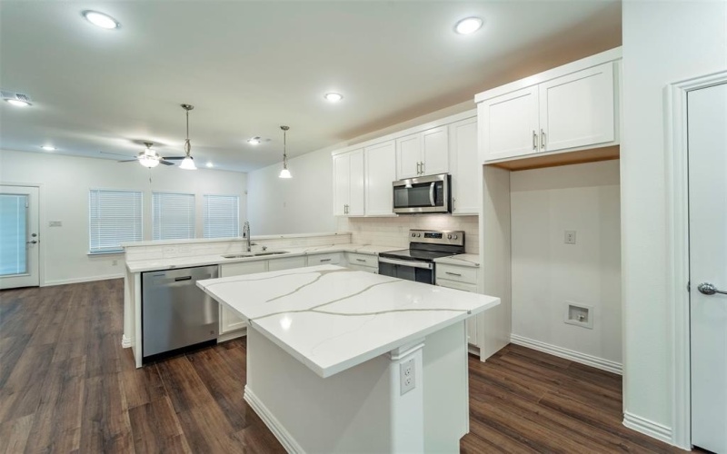 3919 Polly Street, Dallas, TX 75210, 4 Bedrooms Bedrooms, ,2 BathroomsBathrooms,Residential,For Sale,3919 Polly Street,20827222
