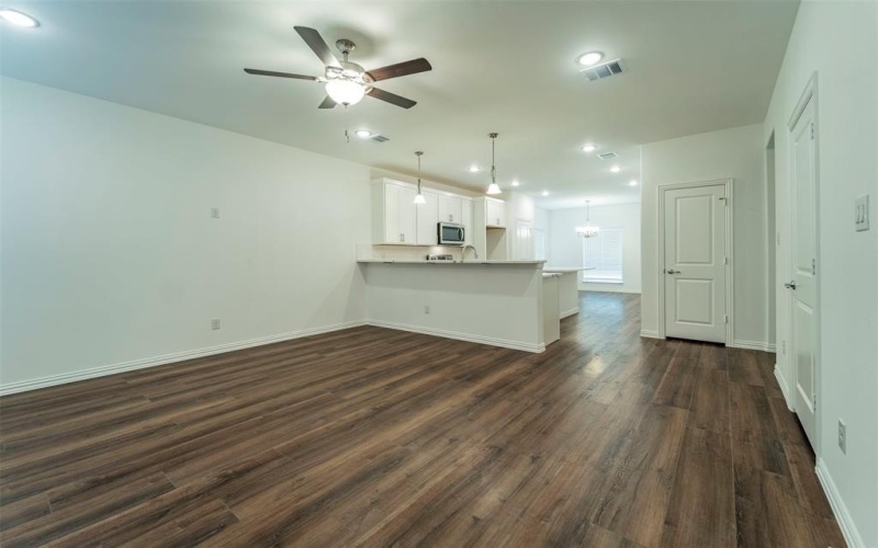 3919 Polly Street, Dallas, TX 75210, 4 Bedrooms Bedrooms, ,2 BathroomsBathrooms,Residential,For Sale,3919 Polly Street,20827222