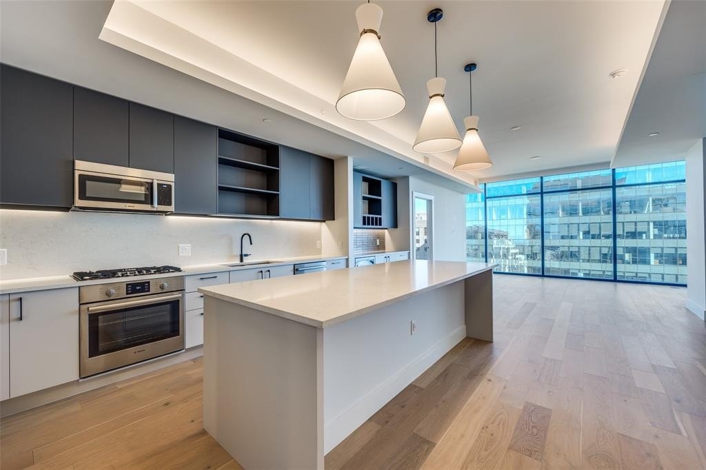 8119 Douglas Avenue #1105, Dallas, TX 75225, 2 Bedrooms Bedrooms, ,2 BathroomsBathrooms,Residential Lease,For Rent,8119 Douglas Avenue,20827493