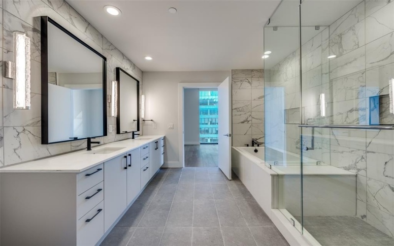 8119 Douglas Avenue #1105, Dallas, TX 75225, 2 Bedrooms Bedrooms, ,2 BathroomsBathrooms,Residential Lease,For Rent,8119 Douglas Avenue,20827493