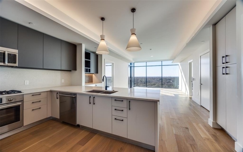 8119 Douglas Avenue #908, Dallas, TX 75225, 2 Habitaciones Habitaciones , ,2 BañosBaños,Residential Lease,En Alquiler,8119 Douglas Avenue,20827505
