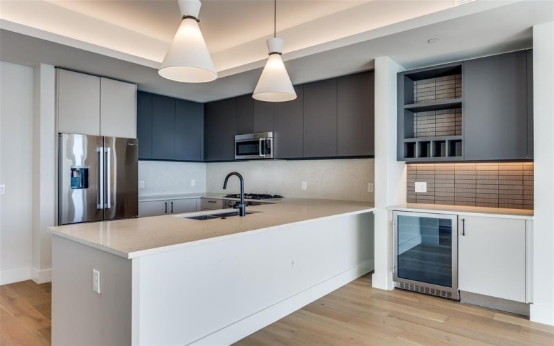 8119 Douglas Avenue #908, Dallas, TX 75225, 2 Habitaciones Habitaciones , ,2 BañosBaños,Residential Lease,En Alquiler,8119 Douglas Avenue,20827505