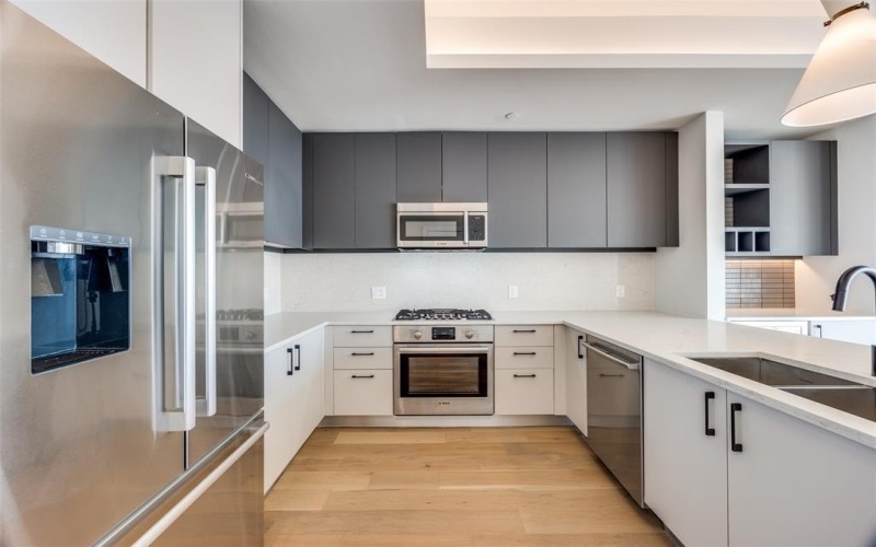 8119 Douglas Avenue #908, Dallas, TX 75225, 2 Habitaciones Habitaciones , ,2 BañosBaños,Residential Lease,En Alquiler,8119 Douglas Avenue,20827505